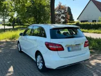 Gebraucht Mercedes B180 122 PS (89 kW) 2015 Weiß Kleinwagen
