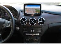 Gebraucht Mercedes B250 211 PS (155 kW) 2018 Silber Van / Kleinbus