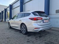 Gebraucht Ford Focus ST-Line X 125 PS (91 kW) 2023 Silber Limousine