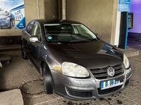 Gebraucht VW Jetta 105 PS (77 kW) 2007 Grau Limousine