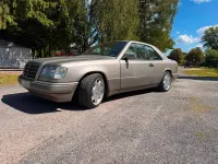 Gebraucht Mercedes 220 150 PS (110 kW) 1993 Grau Coupé