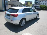 Gebraucht Mercedes A180 116 PS (85 kW) 2019 Silber metallic Limousine