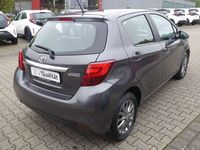 Gebraucht Toyota Yaris Active 69 PS (50 kW) 2016 Marlingrau Limousine