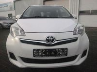 Gebraucht Toyota Verso-S Basis 99 PS (72 kW) 2012 Weiß Van / Kleinbus