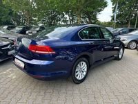 Gebraucht VW Passat Comfortline 150 PS (110 kW) 2018 Blau (atlantic blue metallic) Limousine
