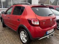 Gebraucht Dacia Sandero Prestige 90 PS (66 kW) 2016 Feuerrot SUV
