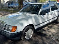 Gebraucht Mercedes 200 72 PS (52 kW) 1987 Weiß Limousine