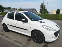 Gebraucht Peugeot 206 75 PS (55 kW) 2010 Weiß Limousine