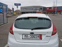 Gebraucht Ford Fiesta Trend 60 PS (44 kW) 2010 Weiß Kleinwagen