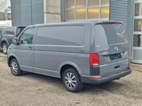 Gebraucht VW Transporter 110 PS (80 kW) 2022 Pure grey Van