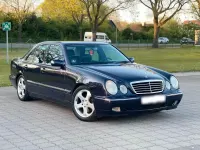 Gebraucht Mercedes E320 Avantgarde 197 PS (144 kW) 2000 Violet Limousine