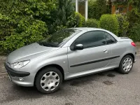 Gebraucht Peugeot 206 CC 109 PS (80 kW) 2001 Grau Cabrio