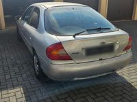 Gebraucht Ford Mondeo 131 PS (96 kW) 2000 Silber Limousine