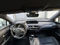 Gebraucht Lexus UX 250h 184 PS (135 kW) 2022 Weiß SUV