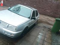Gebraucht VW Vento 90 PS (66 kW) 1996 Andere farben Limousine