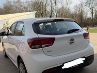 Gebraucht Kia Rio 84 PS (61 kW) 2018 Weiß Limousine