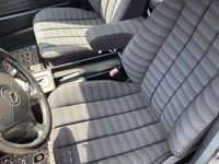 Gebraucht Mercedes 190 118 PS (86 kW) 1990 Grau Limousine