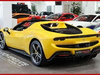 Gebraucht Ferrari 296 662 PS (486 kW) 2024 Gelb Cabrio