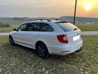 Gebraucht Skoda Superb Ambition 140 PS (102 kW) 2012 Weiß Kombi