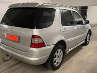 Gebraucht Mercedes ML320 218 PS (160 kW) 2001 Silber SUV
