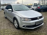 Gebraucht VW Jetta Life 122 PS (89 kW) 2014 Silber Limousine