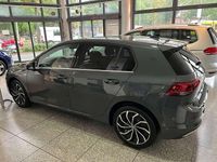 Gebraucht VW Golf VIII Style 150 PS (110 kW) 2023 Delfingrau metallic Limousine