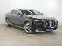 Gebraucht BMW 750e Comfort Edition 489 PS (359 kW) 2024 Black sapphire Limousine