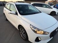 Gebraucht Hyundai i30 Trend 120 PS (88 kW) 2017 Weiß Limousine