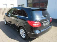 Gebraucht Mercedes B180 122 PS (89 kW) 2012 Kosmosschwarz  metalliclack Van / Kleinbus