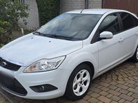 Gebraucht Ford Focus Trend 101 PS (74 kW) 2010 Weiß Limousine