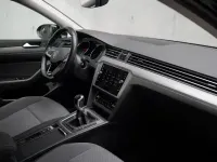 Gebraucht VW Passat 150 PS (110 kW) 2022 Deep black perleffekt Kombi