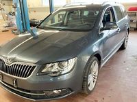 Gebraucht Skoda Superb Elegance 170 PS (125 kW) 2014 Grau Kombi