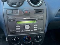 Gebraucht Ford Fiesta 69 PS (50 kW) 2005 Silber Kleinwagen