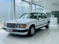 Używany Mercedes E230 132 KM (97 kW) 1985 Biały Sedan/Limuzyna