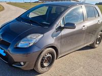 Gebraucht Toyota Yaris 99 PS (72 kW) 2011 Grau Kleinwagen