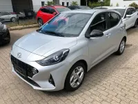 Gebraucht Hyundai i10 GO! 67 PS (49 kW) 2023 Sleek silver metallic Kleinwagen