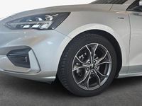 Gebraucht Ford Focus ST-Line 125 PS (91 kW) 2022 Moondust silver (metallic) Limousine