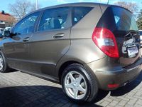 Gebraucht Mercedes A180 Avantgarde 109 PS (80 kW) 2011 Steppenbraun metallic Kleinwagen