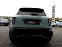 Neu Renault 4 E-Tech Iconic 77 kW (106 PS) 2025 Grün SUV