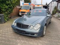 Second-hand Mercedes E220 150 CP (110 kW) 2004 Albastru Berlinǎ