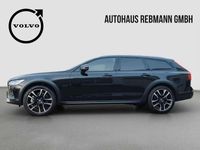 Gebraucht Volvo V90 CC Plus 197 PS (144 kW) 2024 Onyx black / metallic Kombi