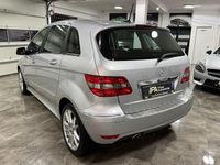 Gebraucht Mercedes B160 95 PS (69 kW) 2011 Silber Van / Kleinbus