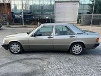 Gebraucht Mercedes 190 118 PS (86 kW) 1986 Gold Limousine