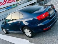 Second-hand VW Jetta 140 CP (102 kW) 2011 Albastru Berlinǎ