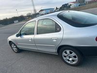 Gebraucht Ford Mondeo 130 PS (95 kW) 1999 Grau Limousine