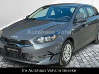 Neu Kia Ceed Best 140 PS (102 kW) 2025 Weiß Kleinwagen