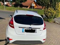 Gebraucht Ford Fiesta Titanium 60 PS (44 kW) 2009 Weiß Kleinwagen