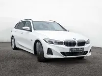 Gebraucht BMW 330e Sport Line 292 PS (214 kW) 2023 Weiß Limousine