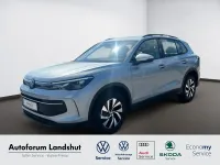 Gebraucht VW Tiguan Life 193 PS (141 kW) 2024 Silber oyster silver SUV