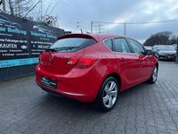 Gebraucht Opel Astra Active 120 PS (88 kW) 2013 Rot Limousine